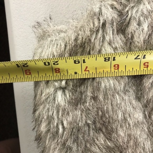 The Limited M/L faux fur vest tan/gray - Picture 8 of 9